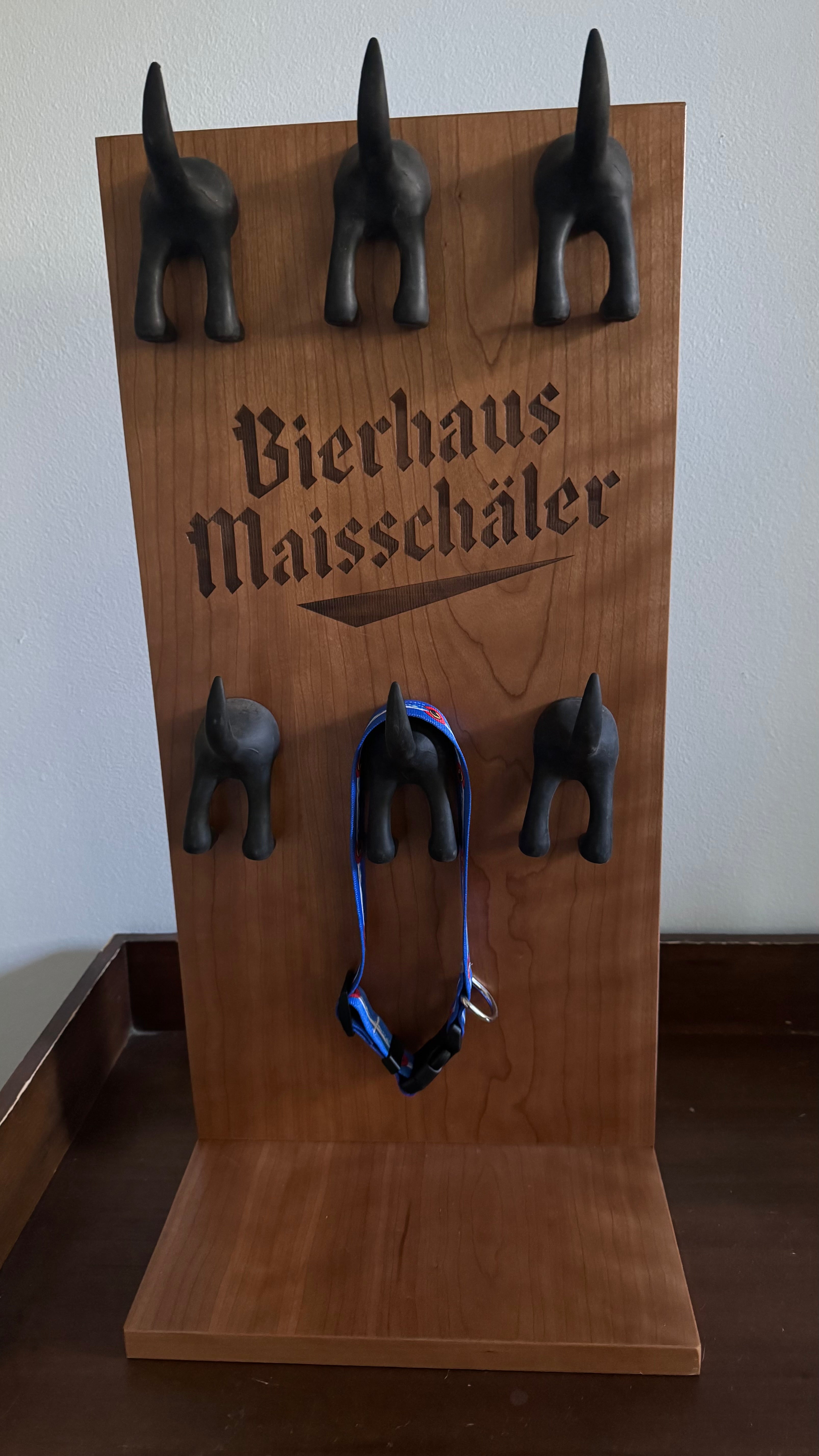 Custom Logo Dog Collar and Leash Stand
